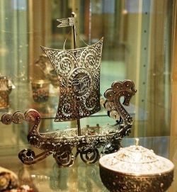 treasures-and-beauty:  Russian filigree nef