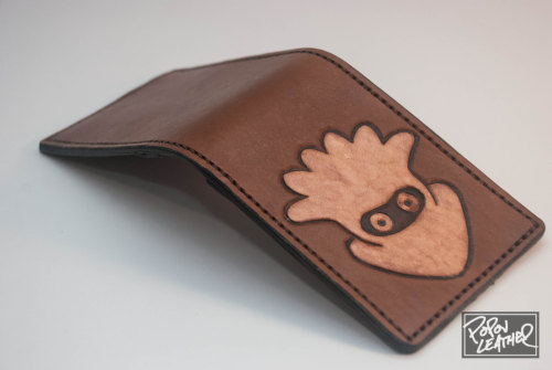 suppermariobroth:  Handmade Leather Blooper Wallet  oh my god