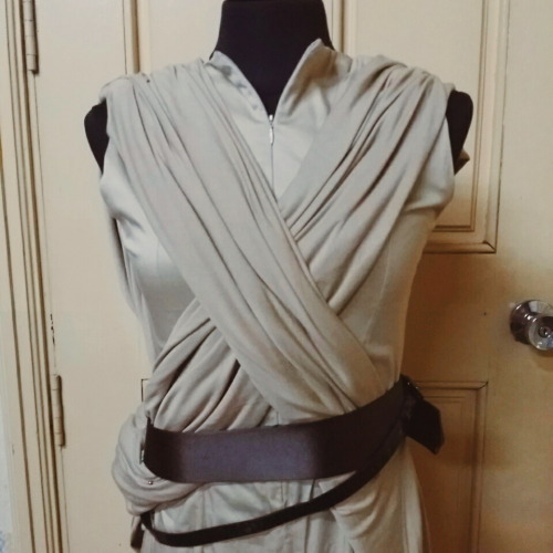 Messing around/testing out the folds of the fabric I recently bought for Rey! (The belts and inner t
