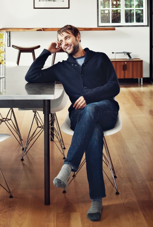 bcssox:  Vincent Kartheiser photographed by Joe Pugliese for Dwell Magazine www.dwell.com/