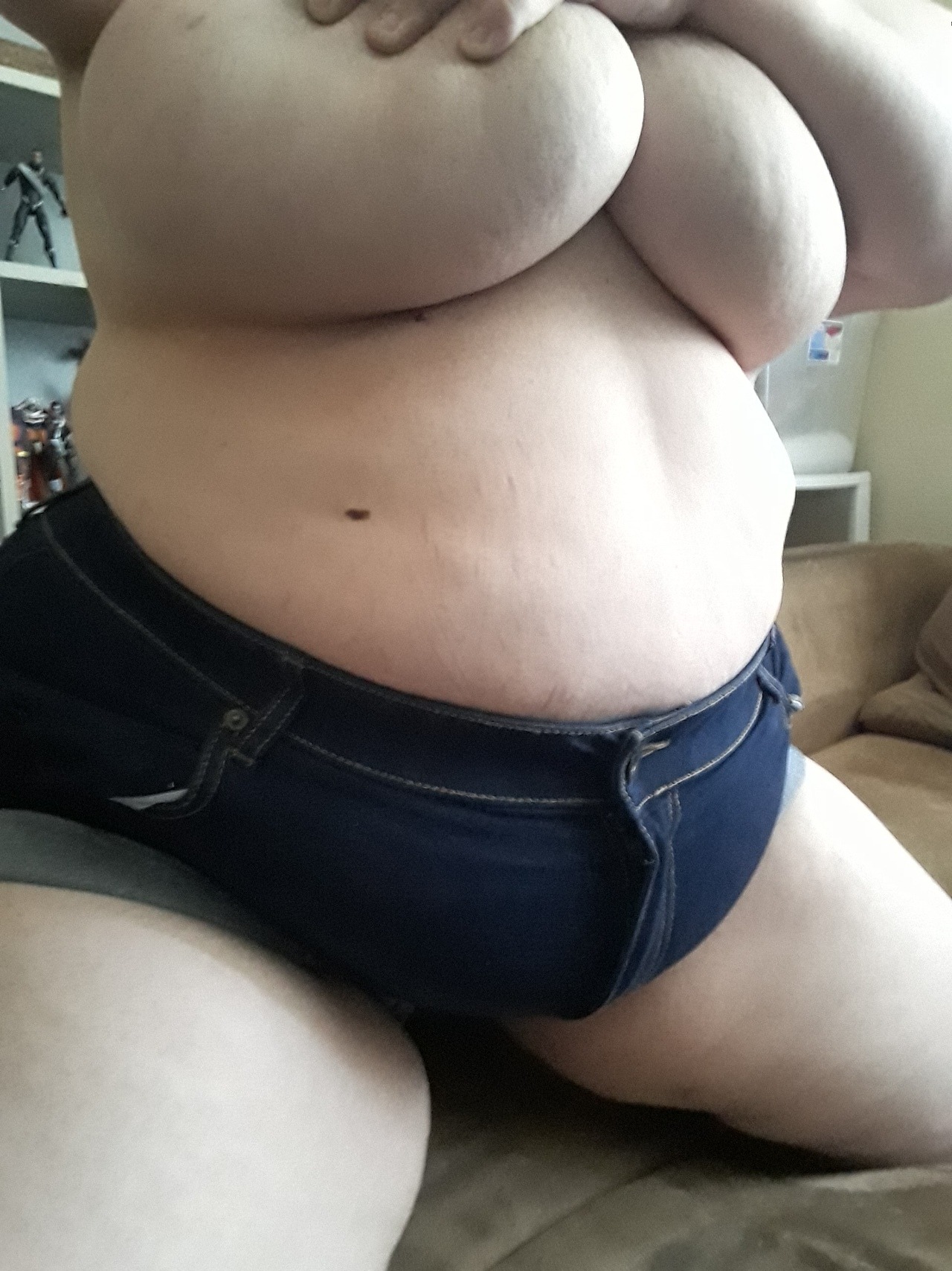 hannahs-voice:Jean shorts, yes or no?