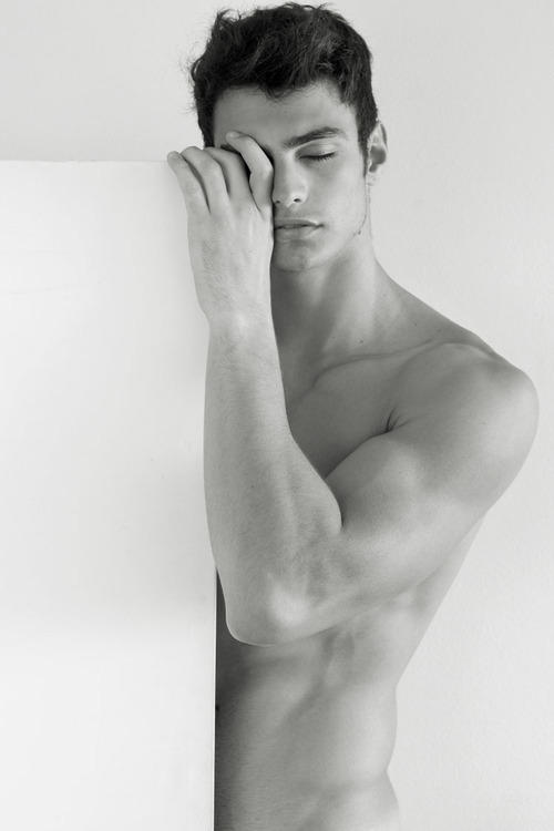 Des hommes / Some men