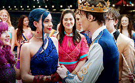 lindsemorgans:“His Royal Majest, King Ben of Auradon and his Counselor, Ms, Evie of the Isle.”