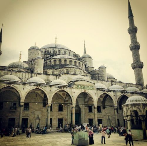 Sultan Ahmed Mosque in Istanbul, Turkeywww.IslamicArtDB.com » Islamic Architecture » Turkey » Istanbul, Turkey » Sultan Ahmed Mosque (Blue Mosque) in Istanbul, Turkey