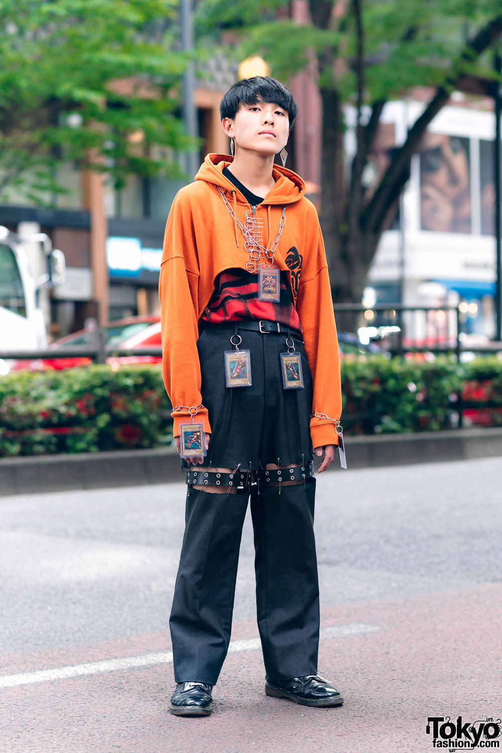 weeniebagel:  tokyo-fashion: Tokyo high school student Makoto on the street in Harajuku