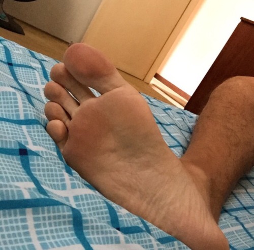 XXX fuckyeahmalefeet:≡ photo