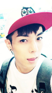 yijeonq-moved-blog:  favourite jaeho selcas 