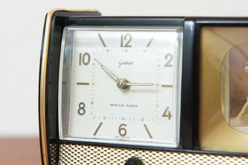 1950sunlimited:  I think I might actually kill for this clock. 