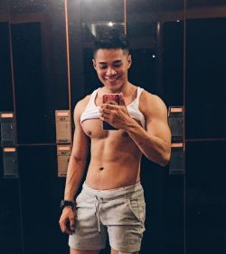 evianguy:  Hawt Asian Stud! 