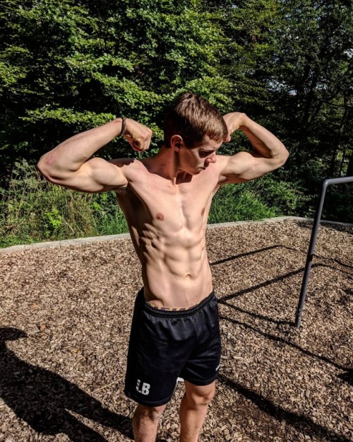 Porn Pics   Hugo Benjegård | @benjegardworkoutVegan 