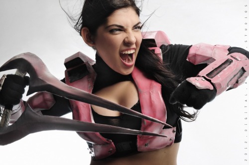 xxgeekpr0nxx:  Maria Ramos makes a pretty bad-ass Spartan! 