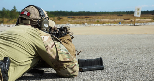 militaryarmament:  Green Berets from the 3rd Special Forces Group (Airborne) during a stress fire training exercise at Hurlburt Field, Florida. October 2014.