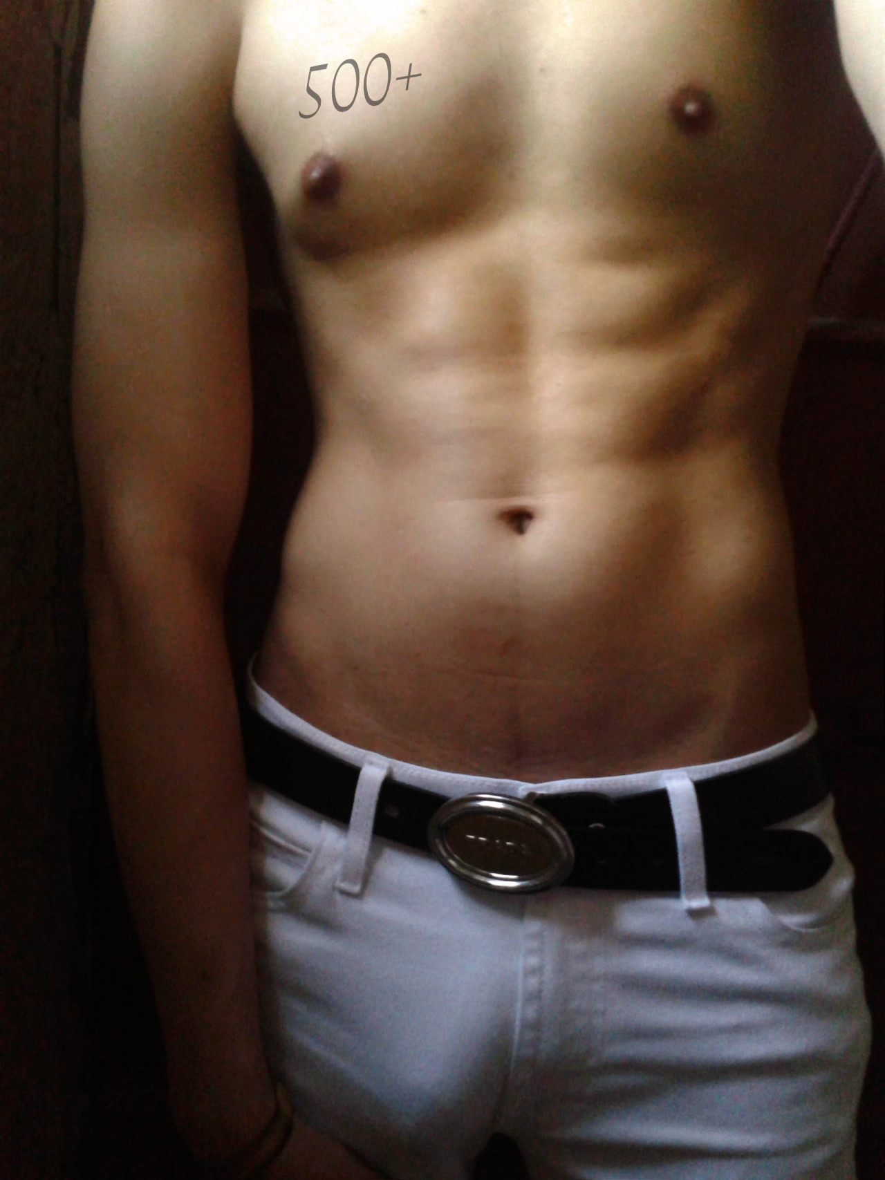 hermososculosgays:  500+ Yo… celebrando más de quinientos seguidores en mi blog