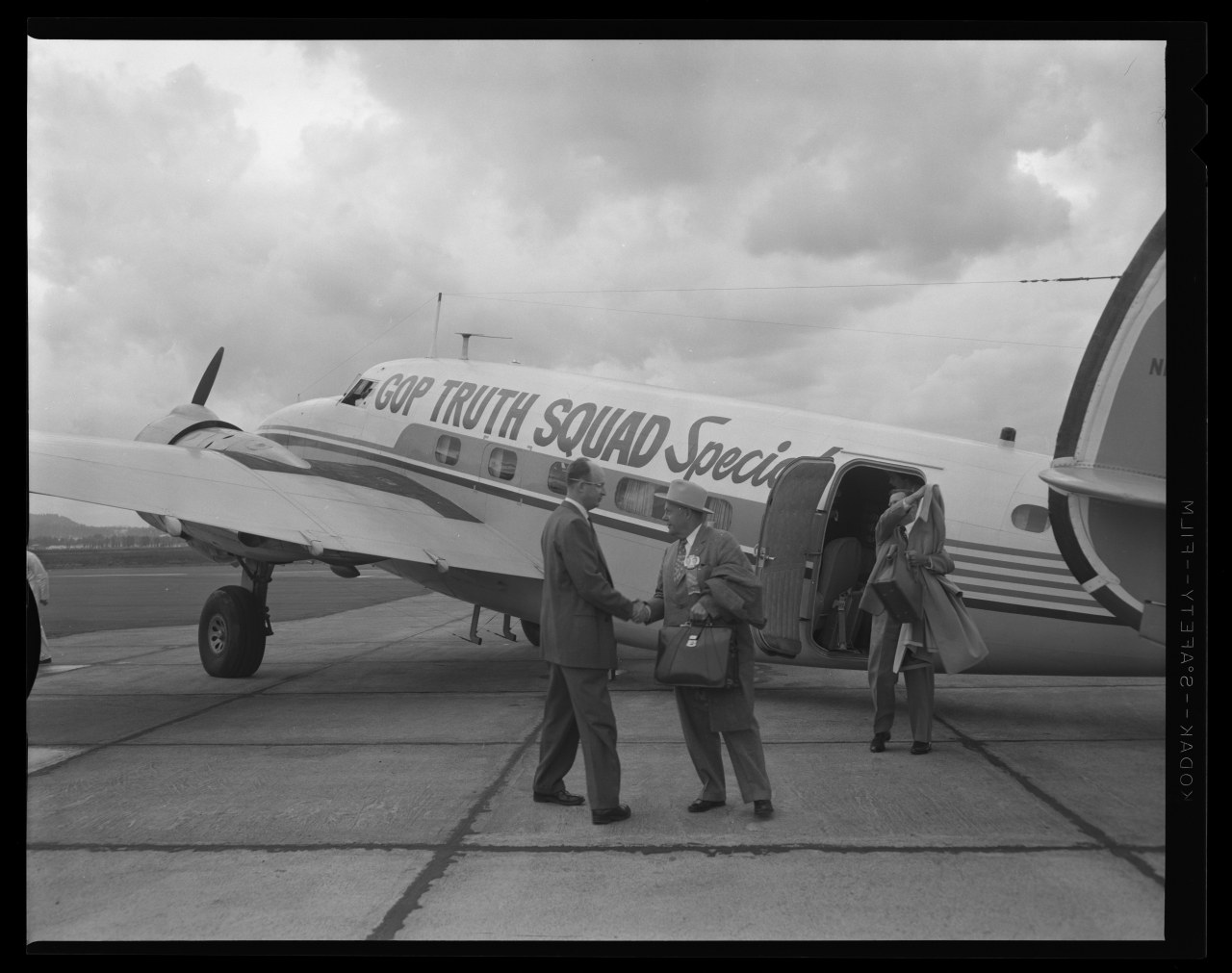 Republican “Truth Squad” at Portland Airport after Adlai Stevenson’s arrival, October 10, 1956
Al Monner Collection, Org. Lot 1284, #2760-4.