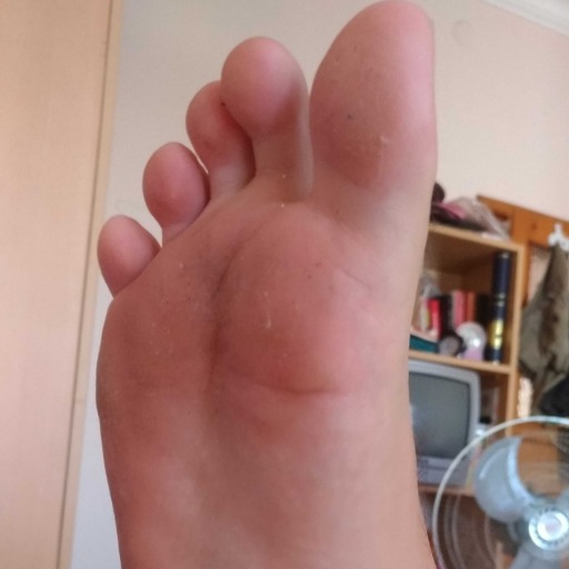 I go nuts for female feet and soles