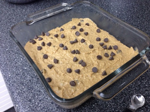 be-healthybehappy:  Healthy flourless chickpea blondies! Made with almond butter, dark chocolate, chickpeas, and raw honey :) stuck to the recipe (except for switching from maple syrup to raw honey, the recipe is originally vegan). Also the baking time