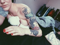 feelgoodinkk:  Is that a deadpool thigh piece?