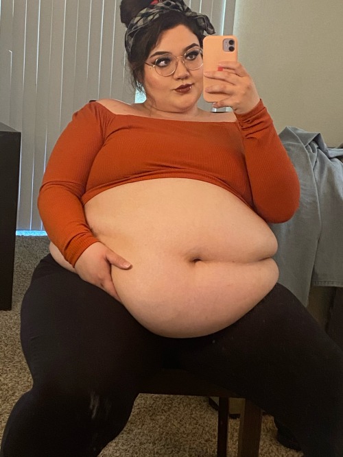 sweetpeaches4405-deactivated202:Is anyone there?? It’s been a while since I’ve posted! I’m going to try to upload more regularly since I finally have free time. Anyone wanna try guessing my weight now? 🐽