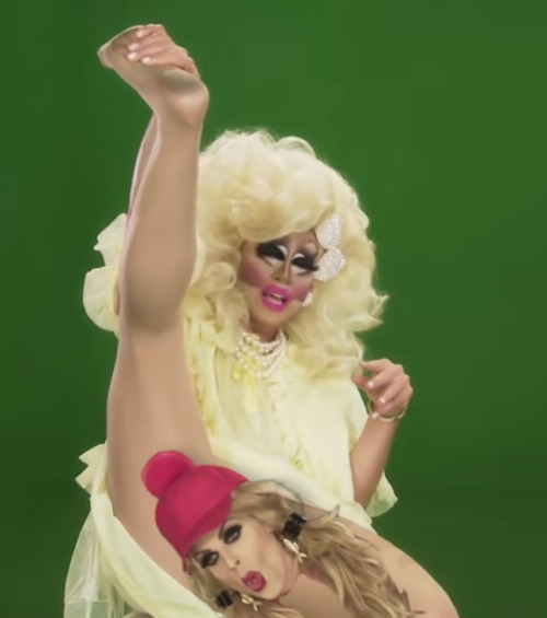 Tag yourself, I’m Trixie’s dirty foot