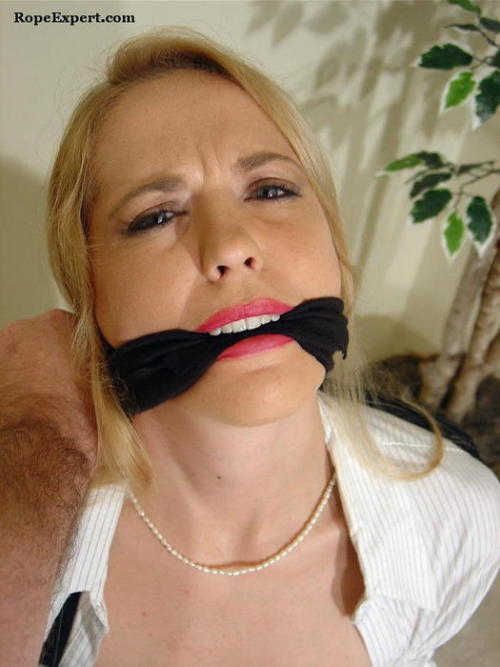 kiltedpatriot:  mmpphhmmpphh:  Black cloth cleave   Hmmmm…hard decision. Natural