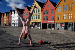 maximien:  The ‘Naked Handstander’ at