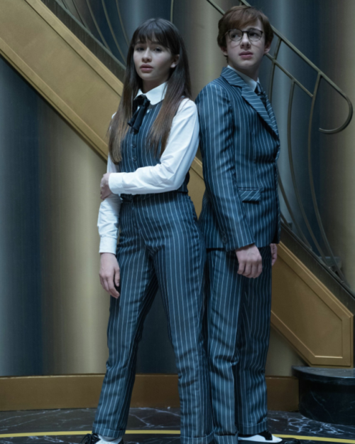 Malina Weissman and Louis Hynes as Violet and Klaus Baudelaire in A Series of Unfortunate Events, Se