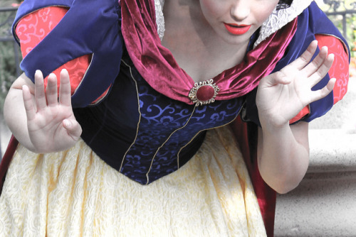 disney-facecharacters: Snow White by Jade Monster on Flickr. 