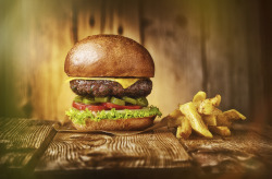 delectabledelight:  Hombre burger (by Mikuláš Křepelka) 
