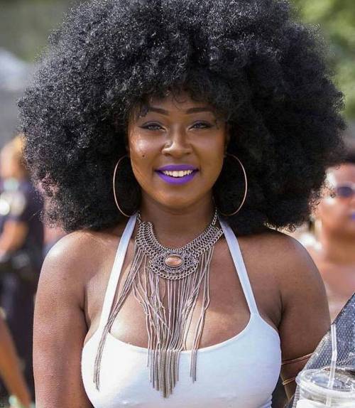 luvisblack:  #LuvIsBlack #BeautifulBlackWoman #FroFriday #TimelineQueen #ChocolateBeauty