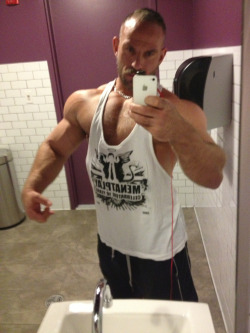 acebannon:  sfmuscl:  Mass building for 2013 bodybuilding competition. Up to 214 lbs now.  Focus: Samuel Colt / @MrSamuelColt — keep those update pics coming!