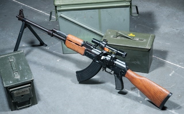 gunrunnerhell:  M72A custom built Yugoslavian M72, which is a rather distinct RPK