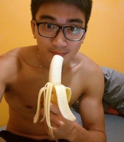 sgsilverleo:  6sg: 6sg:  onlyasianhunks:   Kayson Loh   http://6sg.tumblr.com/archive  Top post.    what a way to ride.