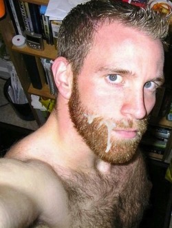 realmenstink:  WANT TO KISS ME , BRO ???