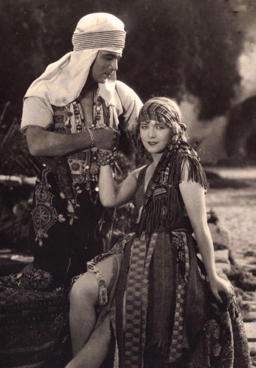 maudelynn:Rudolph Valentino and Vilma Banky in Son of the Sheik c.1926