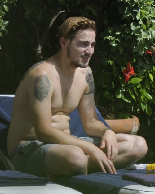 hotfamousmen:    Kendall Schmidt  