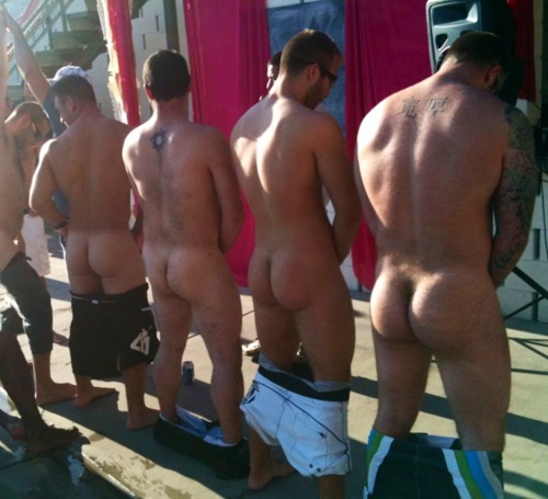 muskybro:  bros pissing together with ripe asses exposed  
