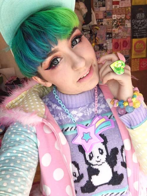 mahouprince:  Today I filmed a new youtube video for the fairy kei tag~! This was my look in the video hehe if you’d like to watch it you can find it here~!  (he/him) 