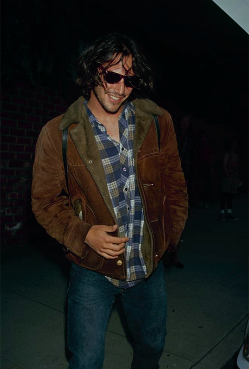 glampireeee:shesnake:Keanu Reeves at the LA premiere of Another You, 1991Just a smidge…