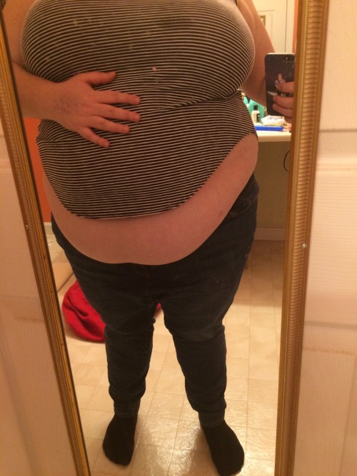 missbigpiggy:stripes make you look wider, right?