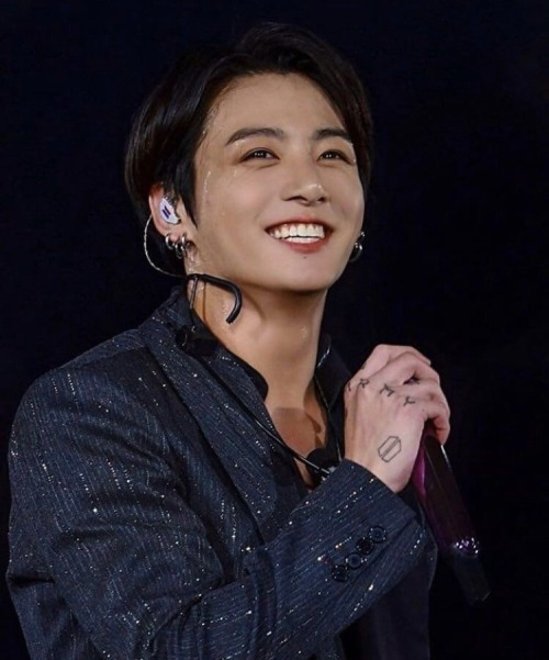 Jungoo On Stage, But Its Peak Happiness Mode: A Thread. (1/n)