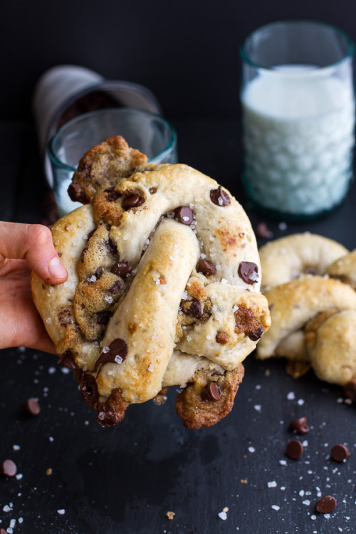 chokesngags:simplydalektable:bakeddd:warm chocolate chip cookie stuffed soft pretzelsclick here for 