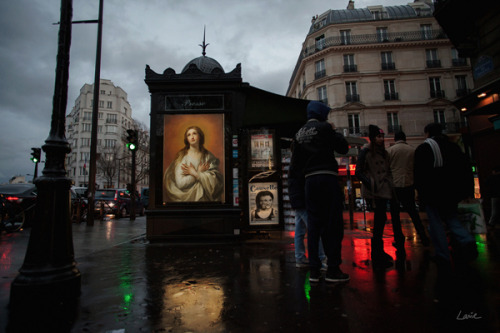 f-l-e-u-r-d-e-l-y-s:  In a new project called “OMG, Who Stole My Ads?” French street artist Etienne Lavie makes it his mission to transform the ad space in Paris into an outdoor art gallery. He has been travelling around the city, snatching up posters