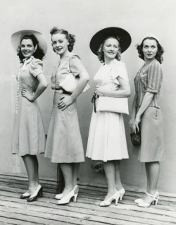 queensofvintage:  1940s day wear  