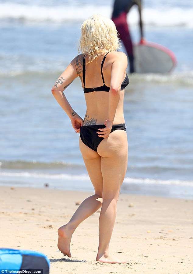 xojoanne:  July 1: Lady Gaga at a beach in the Hamptons.