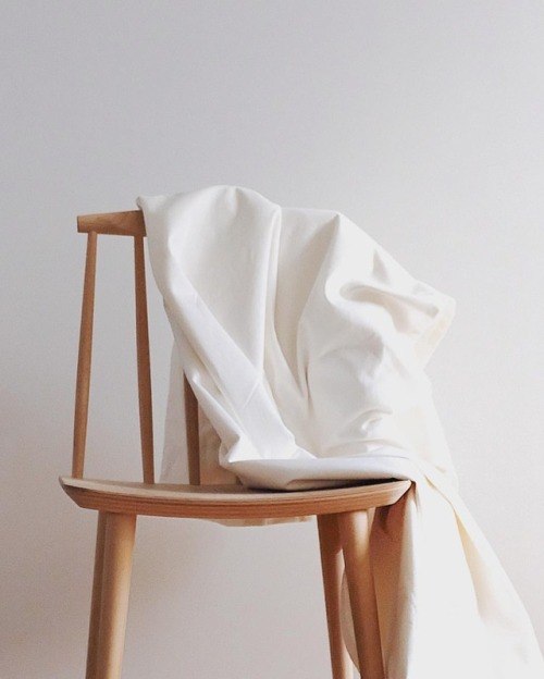 Chair J77 + drape..#hay #minimalmood #tones #color #colour #minimalist #haydesign #j77chair #minimal