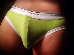 aussiehotnessdudes:  Are you seeing green?  Seems like Aussieboiwonder loves his green briefs!