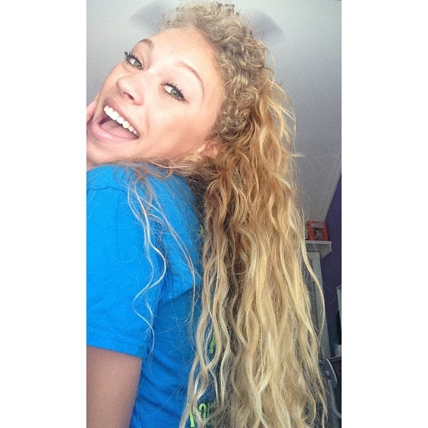 strippersandclits:  strippersandclits:  I found her! There was picture on picture
