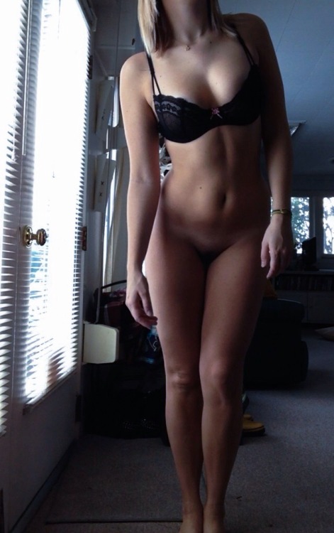 sensualthrills:  moaningxx:  Sorry guys, I’m all about the pairs  nom nom nom
