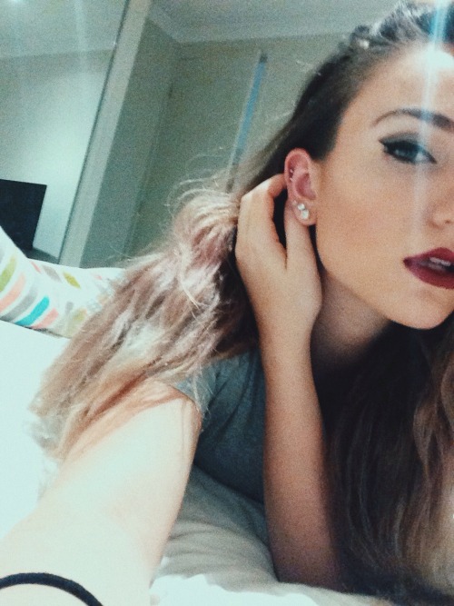 restless-recluse:  Looking a bit like E.T but ehhh 👽