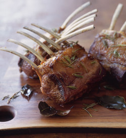 do-not-touch-my-food:  Roasted Lamb Chops with Garlic and Rosemary